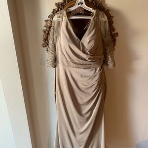 Chic Long Sleeve Lace Dress in Beige